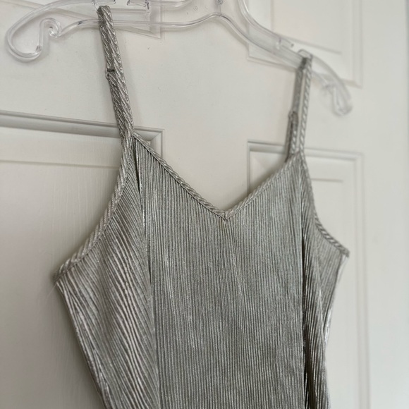 👠 ONLY Primrose Strappy Silver Pleated Tank Top with Adjustable Straps Medium - Picture 4 of 16